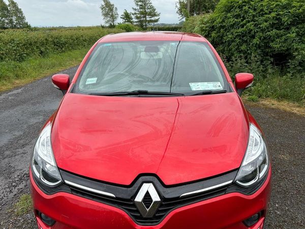 Renault Clio Hatchback, Petrol, 2018, Red