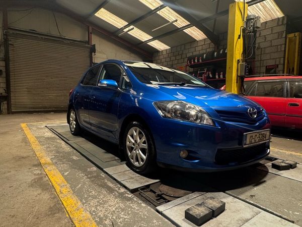 Toyota Auris Hatchback, Diesel, 2012, Blue