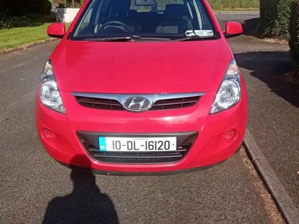 Hyundai i20 Hatchback, Petrol, 2010, Red