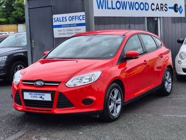 Ford Focus Hatchback, Diesel, 2014, Red