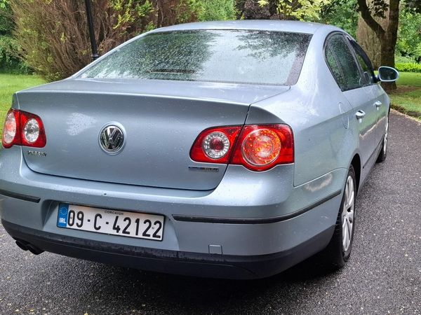 Volkswagen Passat Saloon, Diesel, 2009, Blue