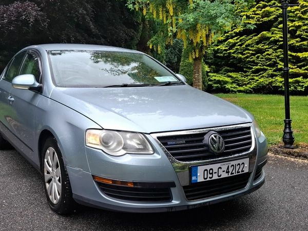 Volkswagen Passat Saloon, Diesel, 2009, Blue