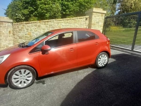 Kia Rio Hatchback, Diesel, 2014, Red