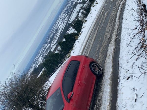 Volkswagen Golf Hatchback, Diesel, 2010, Red