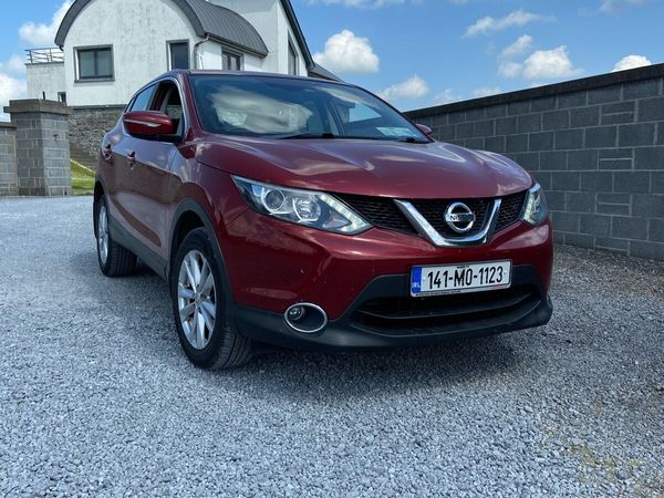 Nissan Qashqai Hatchback, Diesel, 2014, Red