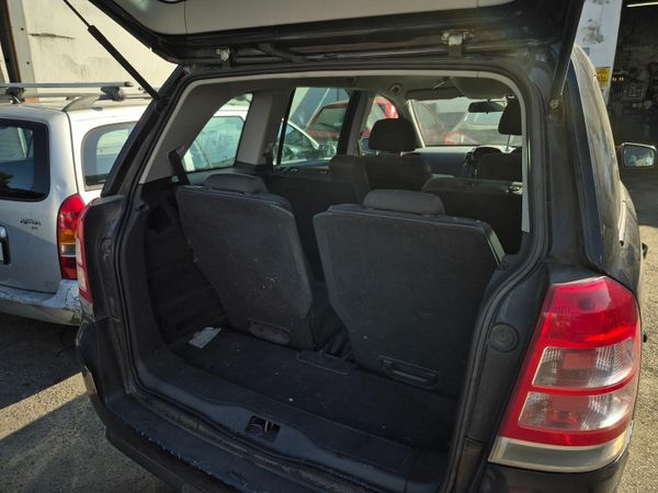 Vauxhall Zafira MPV, Diesel, 2011, Black