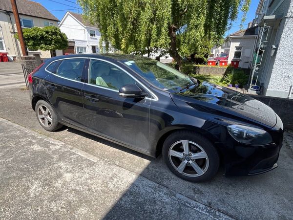 Volvo V40 Hatchback, Diesel, 2014, Black
