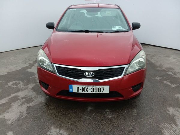 Kia Ceed Hatchback, Diesel, 2011, Red