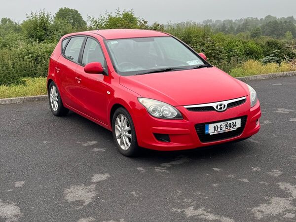 Hyundai i30 Hatchback, Petrol, 2010, Red