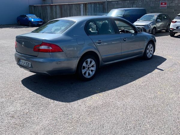 Skoda Superb Hatchback, Diesel, 2012, Grey