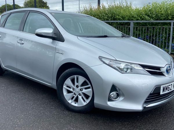 Toyota Auris Hatchback, Petrol Hybrid, 2013, Silver