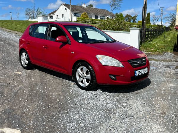Kia Ceed Hatchback, Petrol, 2007, Red