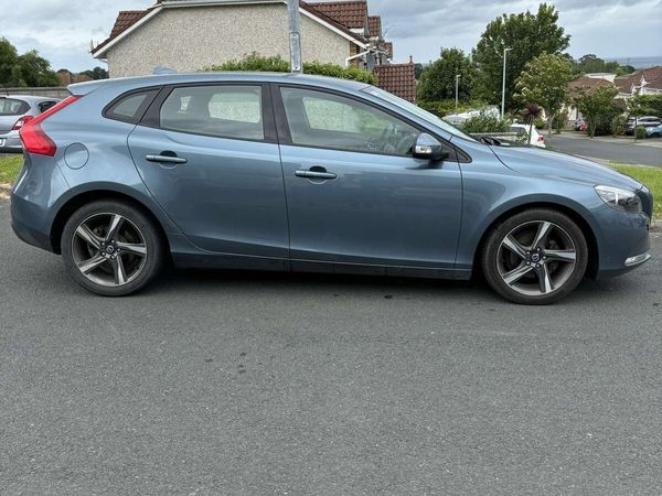 Volvo V40 Hatchback, Diesel, 2013, Blue