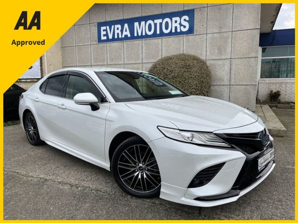 Toyota Camry Saloon, Petrol Hybrid, 2018, White