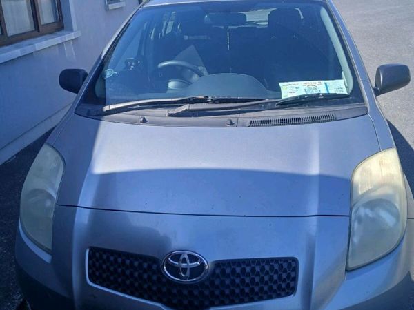 Toyota Yaris Hatchback, Petrol, 2006, Silver