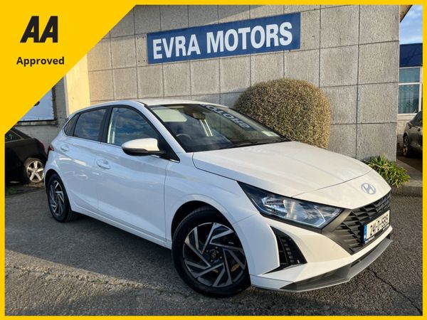 Hyundai i20 Hatchback, Petrol, 2024, White