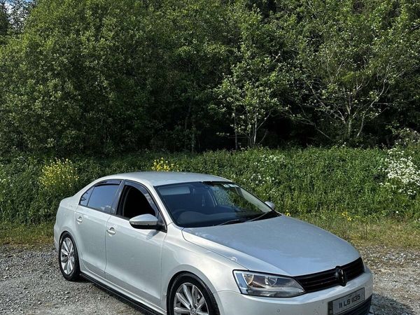 Volkswagen Jetta Saloon, Diesel, 2011, Silver