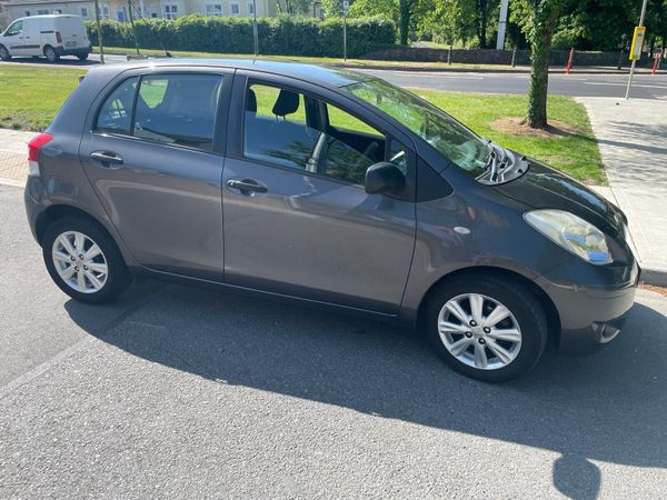 Toyota Yaris Hatchback, Petrol, 2011, Grey