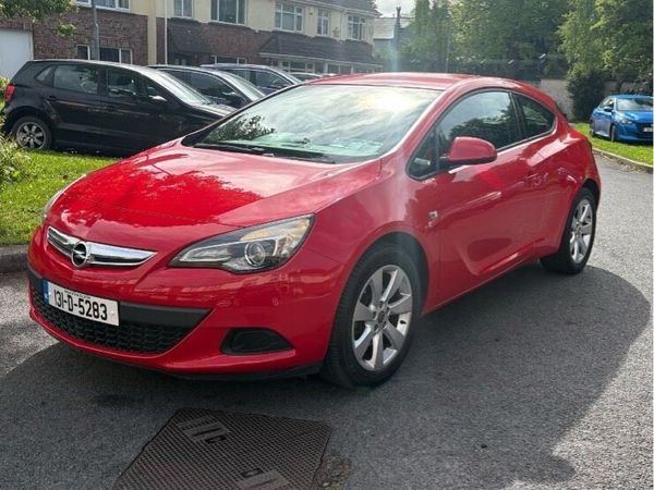 Opel Astra Hatchback, Petrol, 2013, Red