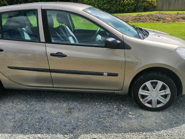 Renault Clio Hatchback, Ethanol Petrol, 2009, Gold