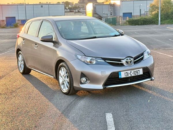Toyota Auris Hatchback, Diesel, 2013, Bronze