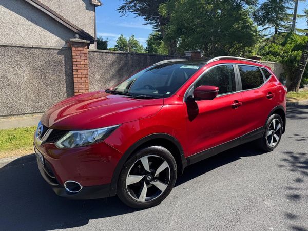 Nissan Qashqai SUV, Diesel, 2017, Red