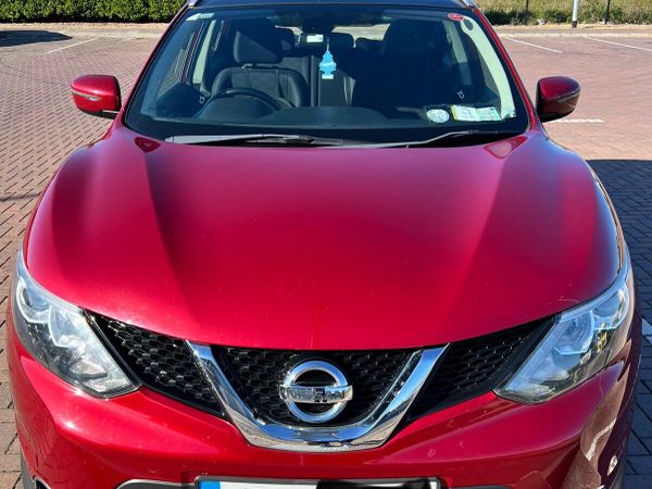Nissan Qashqai SUV, Diesel, 2017, Red