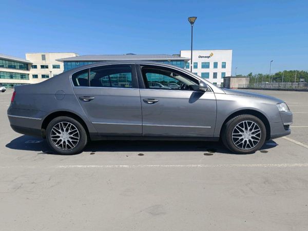 Volkswagen Passat Saloon, Petrol, 2005, Grey