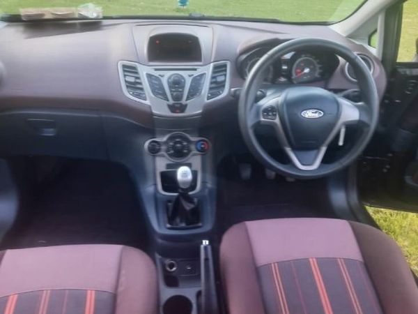 Ford Fiesta Hatchback, Petrol, 2009, Red