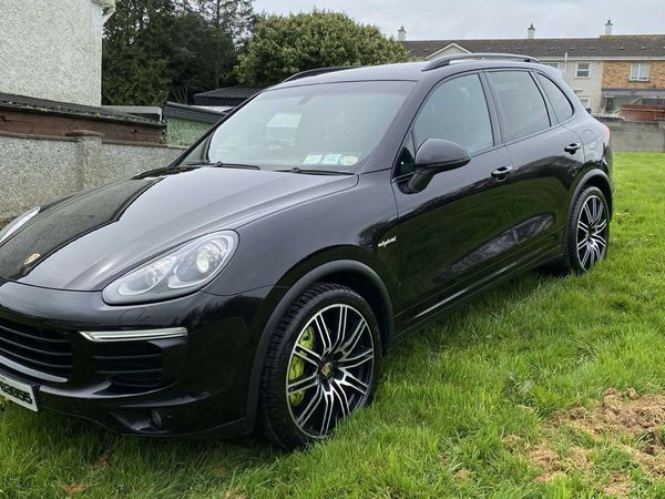 Porsche Cayenne SUV, Petrol Plug-in Hybrid, 2016, Black