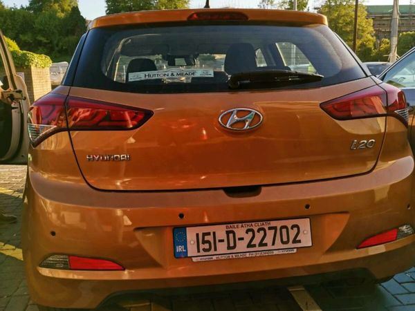 Hyundai i20 Hatchback, Petrol, 2015, Orange