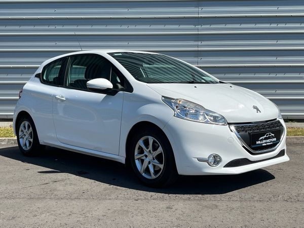 Peugeot 208 Hatchback, Petrol, 2013, White
