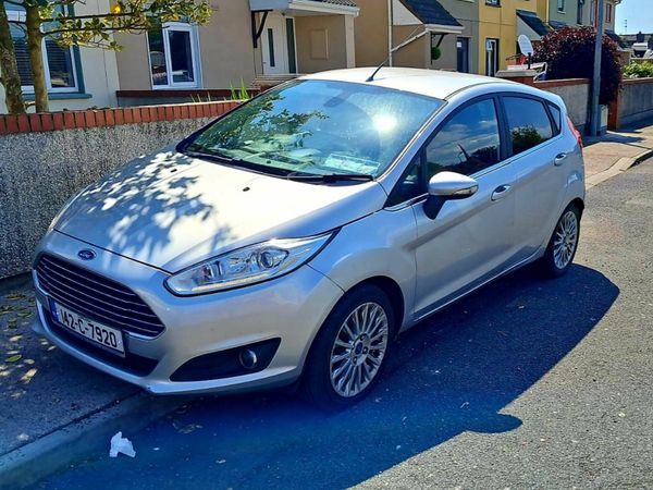 Ford Fiesta Hatchback, Petrol, 2014, Silver