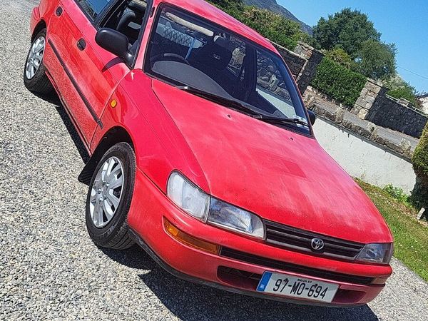 Toyota Corolla Saloon, Petrol, 1997, Red