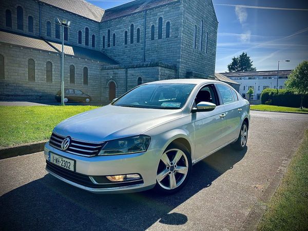 Volkswagen Passat Saloon, Diesel, 2011, Silver