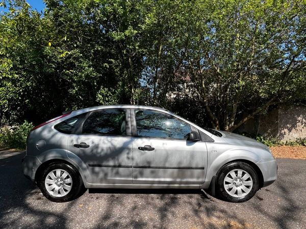 Ford Focus Hatchback, Petrol, 2006, Silver