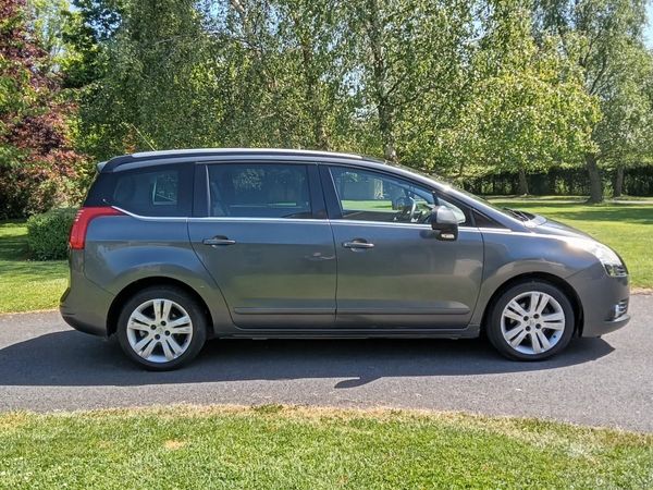 Peugeot 5008 MPV, Diesel, 2011, Grey