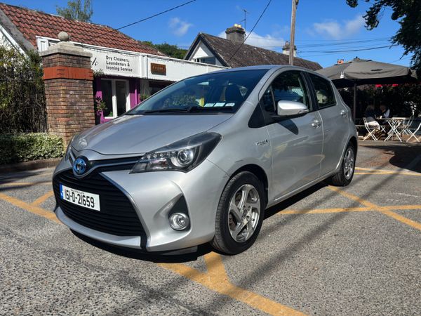 Toyota Yaris Hatchback, Petrol Hybrid, 2015, Silver