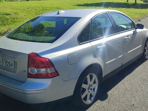 Volvo S40 Saloon, Petrol, 2005, Silver