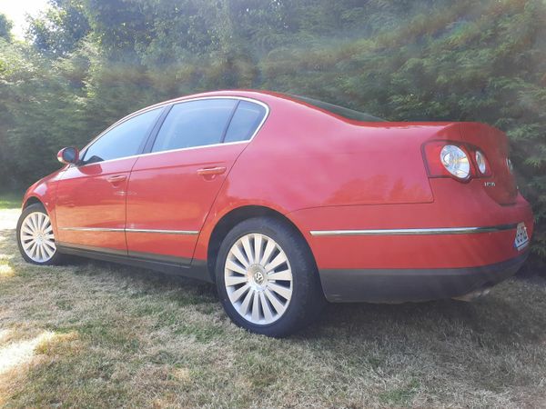 Volkswagen Passat Saloon, Diesel, 2010, Red