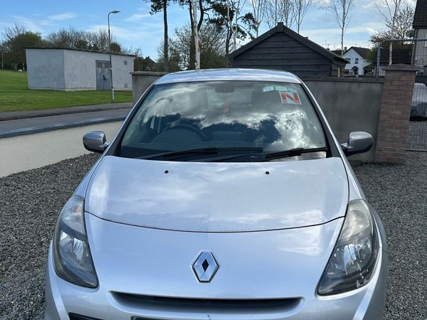 Renault Clio Hatchback, Petrol, 2011, Silver