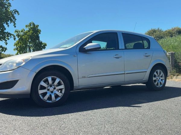 Opel Astra Hatchback, Petrol, 2008, Silver
