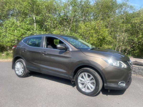 Nissan Qashqai Hatchback, Diesel, 2014, Brown