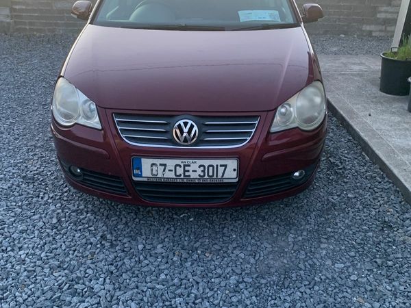 Volkswagen Polo Hatchback, Petrol, 2007, Red