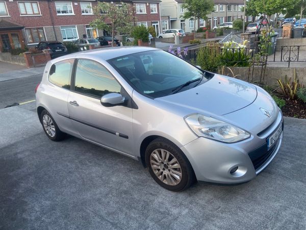 Renault Clio Hatchback, Petrol, 2010, Silver