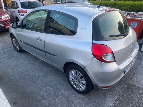 Renault Clio Hatchback, Petrol, 2010, Silver