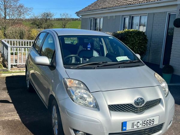 Toyota Yaris Hatchback, Petrol, 2011, Silver