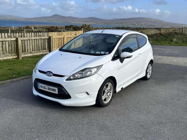 Ford Fiesta Hatchback, Diesel, 2010, White