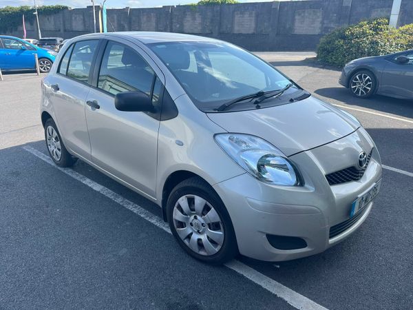 Toyota Yaris Hatchback, Petrol, 2010, Gold