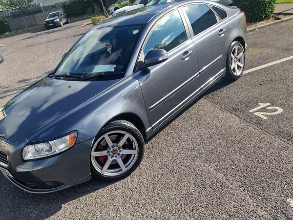 Volvo S40 Saloon, Diesel, 2011, Grey